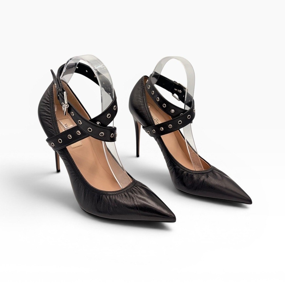 Valentino Garavani NEW Pumps 40 Black Leather Grommet Strap Pointed Toe Heels